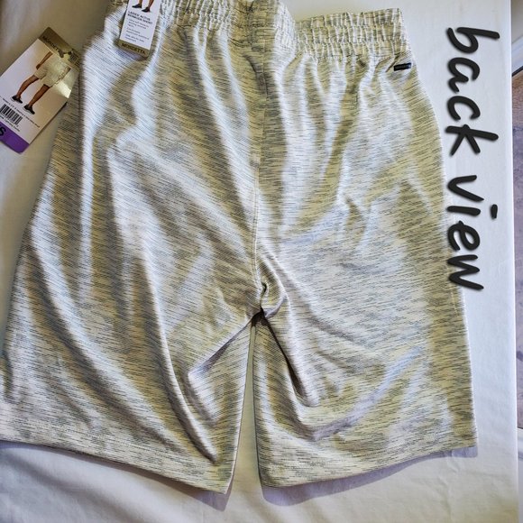 MONDETTA Ladies Active Bermuda Light Grey Short, Size XS - Picture 6 of 14